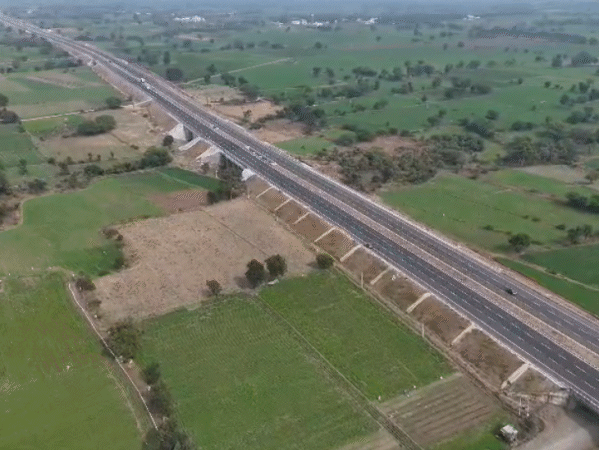 farmers-demand-helicopter-from-administration-in-ujjain:no-service-roads-or-underpasses-on-ujjain-garoth-highway;-farmers-blocked-from-reaching-their-fields