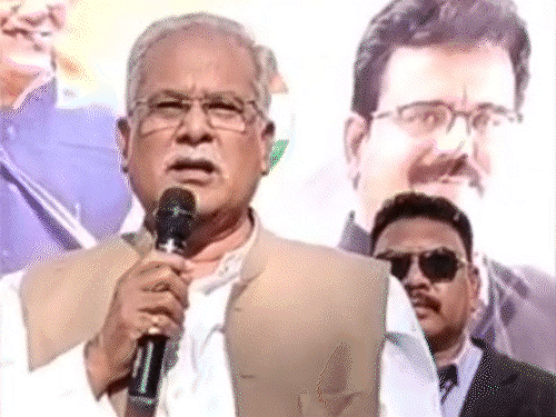 dhirendra-shastri-defends-rituals,-questions-scepticism-around-faith:lauds-devotees’-dedication-during-hanumant-katha;-former-chhattisgarh-cm-says,-‘stop-collecting-donations’