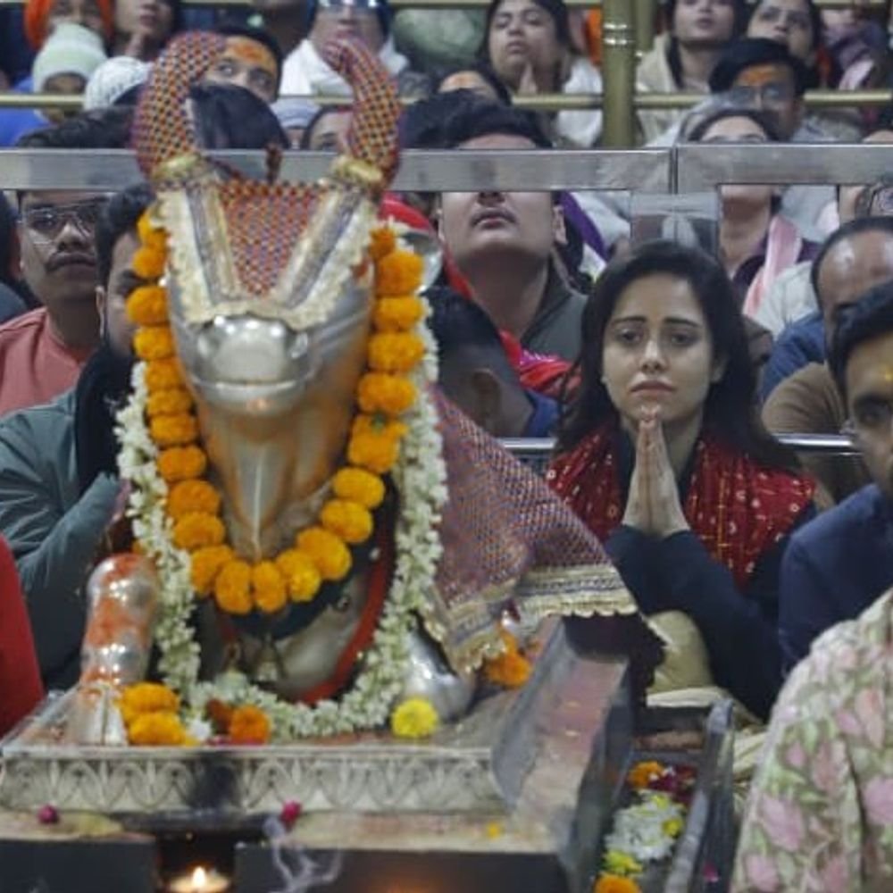 maulana-criticises-nushrratt-bharuccha’s-mahakal-mandir-visit:national-muslim-jamaat-president-says-act-is-sharia-violation;-temple-saint-calls-her-a-‘ghar-wapsi’-moment