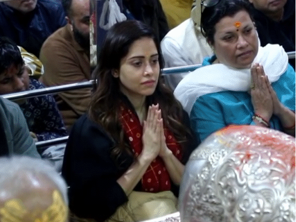 up-maulana-upset-over-nushrratt-bharuccha’s-mahakal-visit:says-actress-committed-‘major-sin’-by-offering-prayers;-calls-it-is-against-shariat