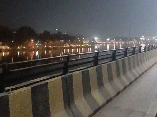 man-pushes-elderly-into-banjara-lake-in-sagar:victim-survives-after-overnight-ordeal;-security-team-rescues-him
