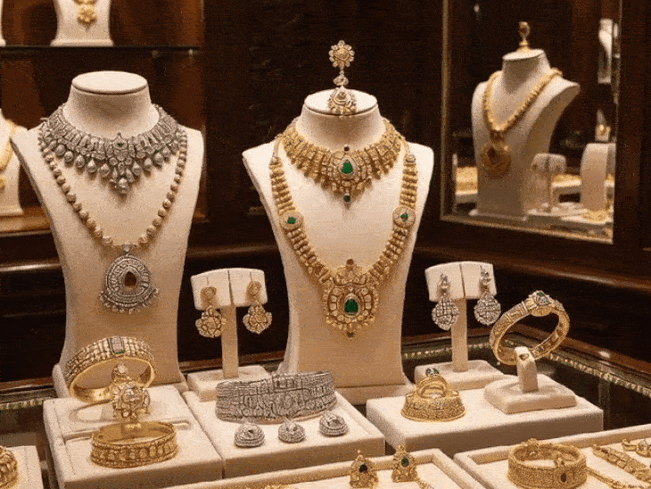 gold-silver-prices-continue-to-drift-from-record-highs:silver-becomes-cheaper-by-₹2,520-to-₹2,27,900-per-kg;-gold-slides-to-₹1.33-lakh-per-10-gm