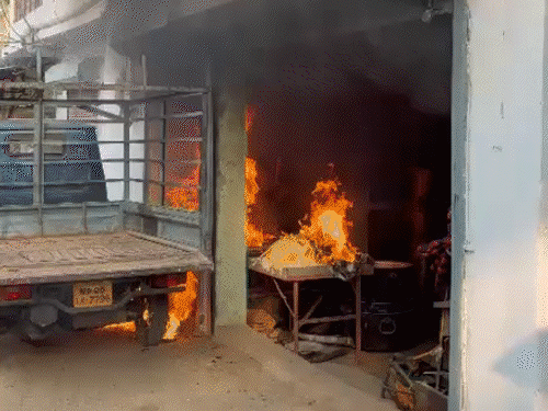 jabalpur-businesswoman’s-house-attacked-again-with-stones-and-bombs:1-girl-injured,-20–25-miscreants-attack-after-protest-against-harassment-of-schoolgirls