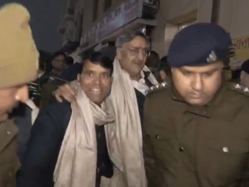hc-reserves-verdict-in-gwalior-ambedkar-poster-burning-case:marathon-seven-and-a-half-hour-hearing-ends,-all-sides-heard,-court-likely-to-pronounce-decision-on-jan-6