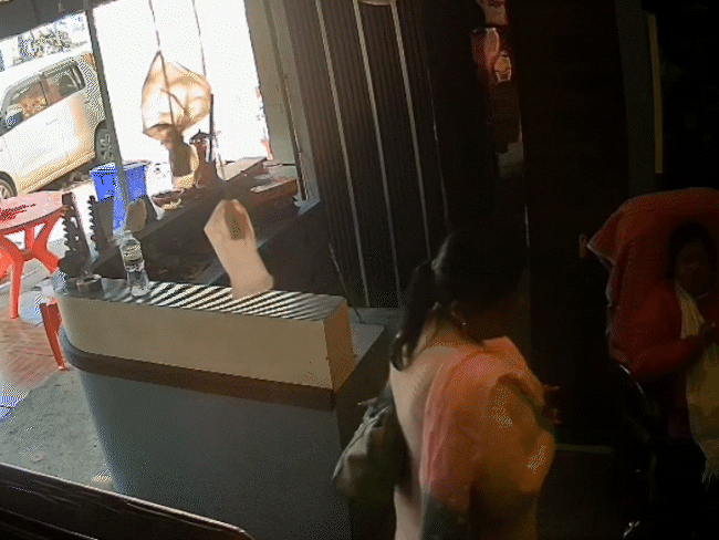 woman-identifying-as-bjp-leader-claims-to-commit-murder:viral-video-surfaces-online,-approaches-public-hearing-calling-it-misleading;-earlier-tried-to-stop-cm’s-convoy-in-jabalpur
