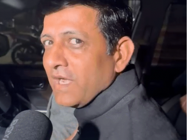 indore-collector,-mayor-arrive-at-rss-office-late-night:discussions-held-over-deaths-in-water-contamination-case;-cong-says,-‘officials-went-to-salute’