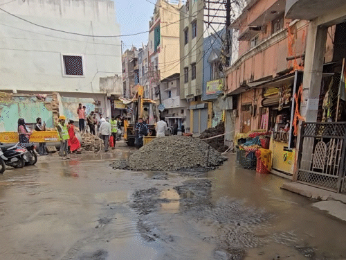 narmada-line-leak-surfaces-as-valve-is-opened-in-indore:water-fills-drainage-pit-in-bhagirathpura;-9-patients-remain-in-icu