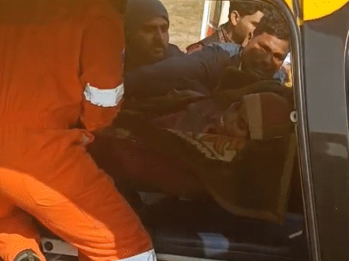 air-ambulance-struggles-to-land-due-to-hanging-wires:pilot-calls-helipad-‘unfit-for-landing’;-spinal-tumour-patient-airlifted-to-aiims-bhopal