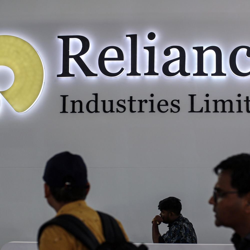 mukesh-ambani-loses-nearly-₹21,000-crore-in-5-days:reliance’s-value-falls-by-over-₹1-lakh-crore-on-accusations-of-russian-crude-oil-imports