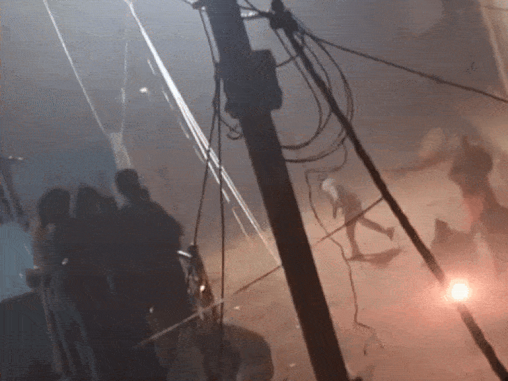 stone-pelting-on-satna-police,-cops-flee-for-safety:officers-encircled-by-intoxicated-youths-during-night-patrol;-cctv-footage-scan-underway-to-identify-accused