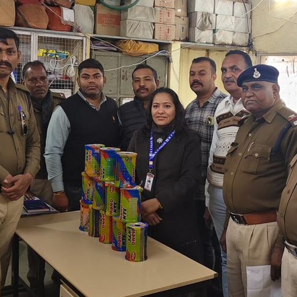 ujjain-police-seize-12-chinese-kite-strings:2-individuals-from-agar-malwa-held-at-shanti-palace-intersection-while-attempting-to-sell-manja