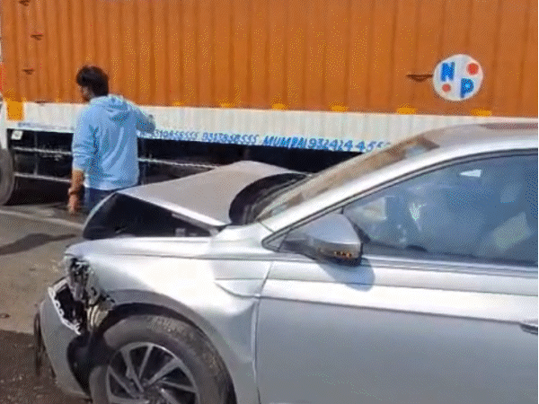 truck-and-gas-tanker-crash-into-cars-in-indore:six-vehicles-crash-one-after-another,-pickup-lands-on-car;-traffic-disrupted