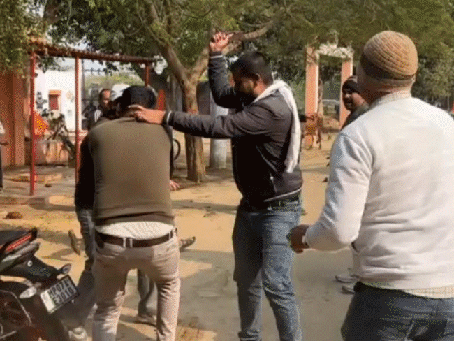 power-cut-dispute-turns-violent-in-gwalior:sticks-and-shots-fired;-accused-seen-brandishing-pistol,-car-vandalised-during-clash