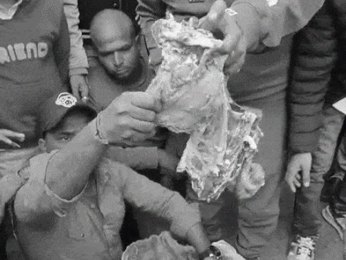 uproar-in-ratlam-as-hindu-group-claims-beef-seizure:road-blocked-at-bajna-bus-stand;-allegations-of-smuggling-on-motorcycle