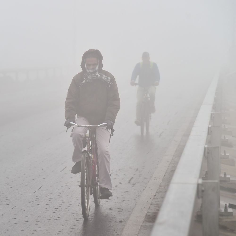 dense-fog-grips-gwalior-chambal,-days-and-nights-cold:icy-winds-persist-for-4-days-as-temperatures-in-indore-and-bhopal-remain-below-10-degrees