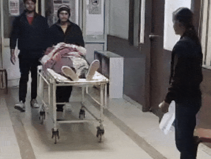 police-officer-mocks-injured-woman-as-‘bhojai’,-turns-her-away:victim-in-mauganj-went-to-file-complaint-over-attack-on-family;-hospitalised-with-son
