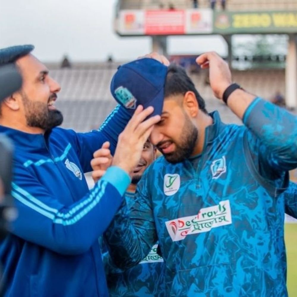 mohammad-nabi,-son-hasan-record-fifty-partnership;-duo-batted-together:guided-noakhali-express-to-win-in-bpl;-19-year-old-wins-player-of-the-match-award
