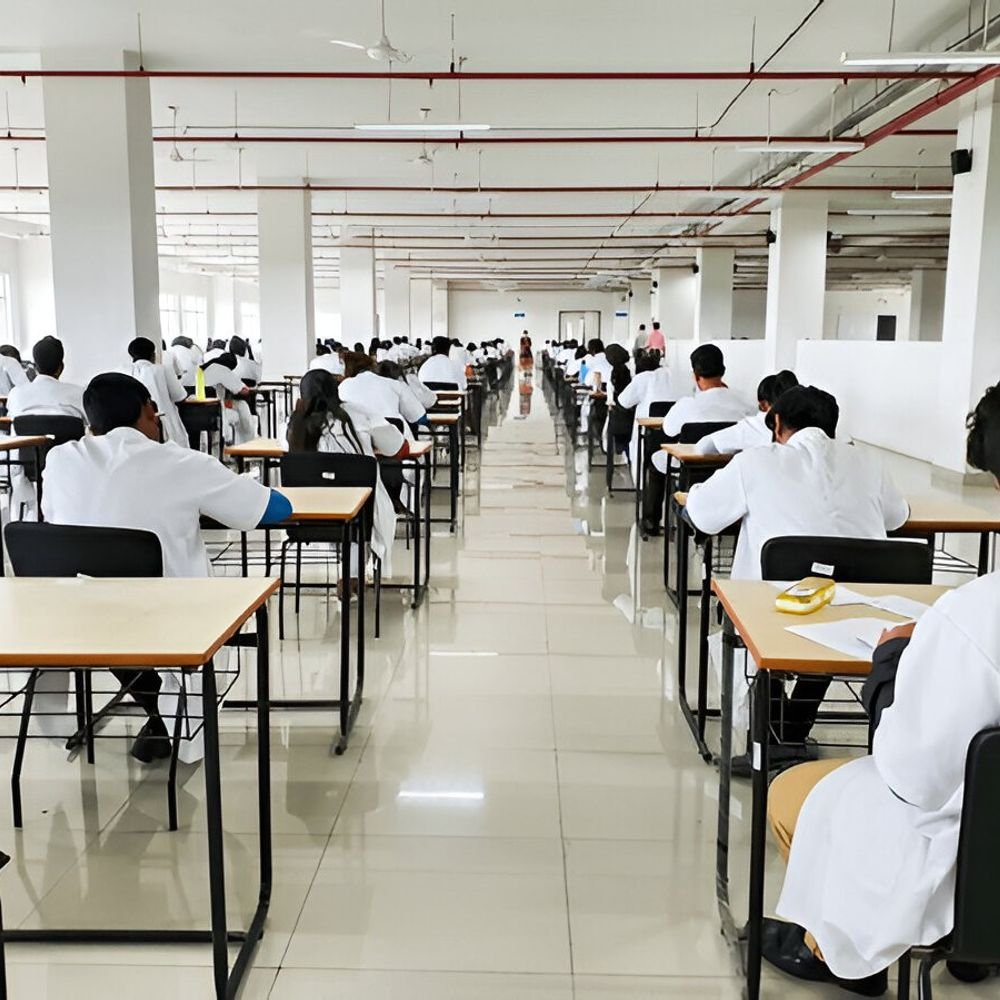 neet-में-40-नंबर-वाले-भी-बनेंगे-स्पेशलिस्ट-डॉक्टर:nbems-ने-कट-ऑफ-घटाकर-जीरो-परसेंटाइल-किया;-खाली-सीटों-के-चलते-फैसला