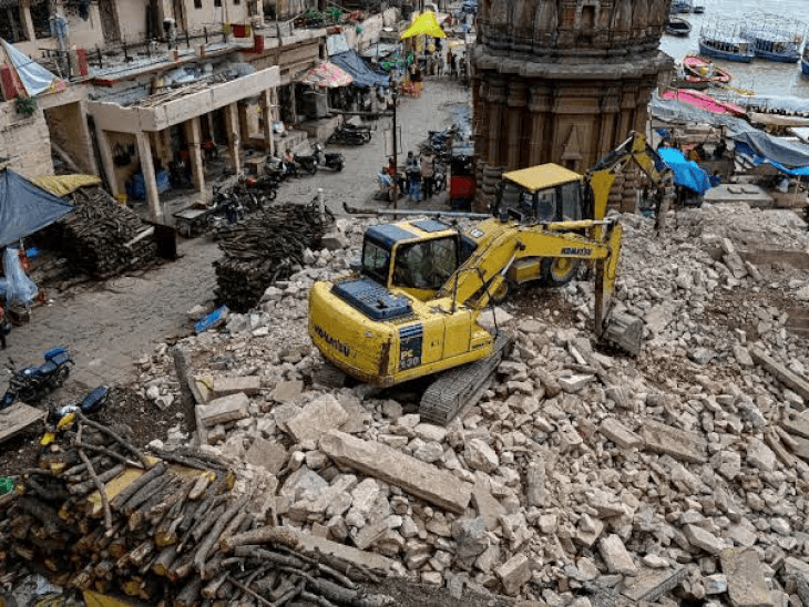 manikarnika-ghat-demolition-sparks-backlash-across-madhya-pradesh:khasgi-trust-demands-probe-and-restoration,-protests-erupt;-patwari-calls-it-‘attack’-on-ahilyabai’s-legacy
