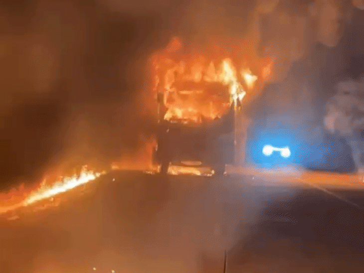 video-indore-rewa-bus-catches-fire-on-road:raisen-tyre-burst-sparks-blaze,-five-foot-flames-erupt,-bus-gutted;-passengers-evacuated-safely-in-time