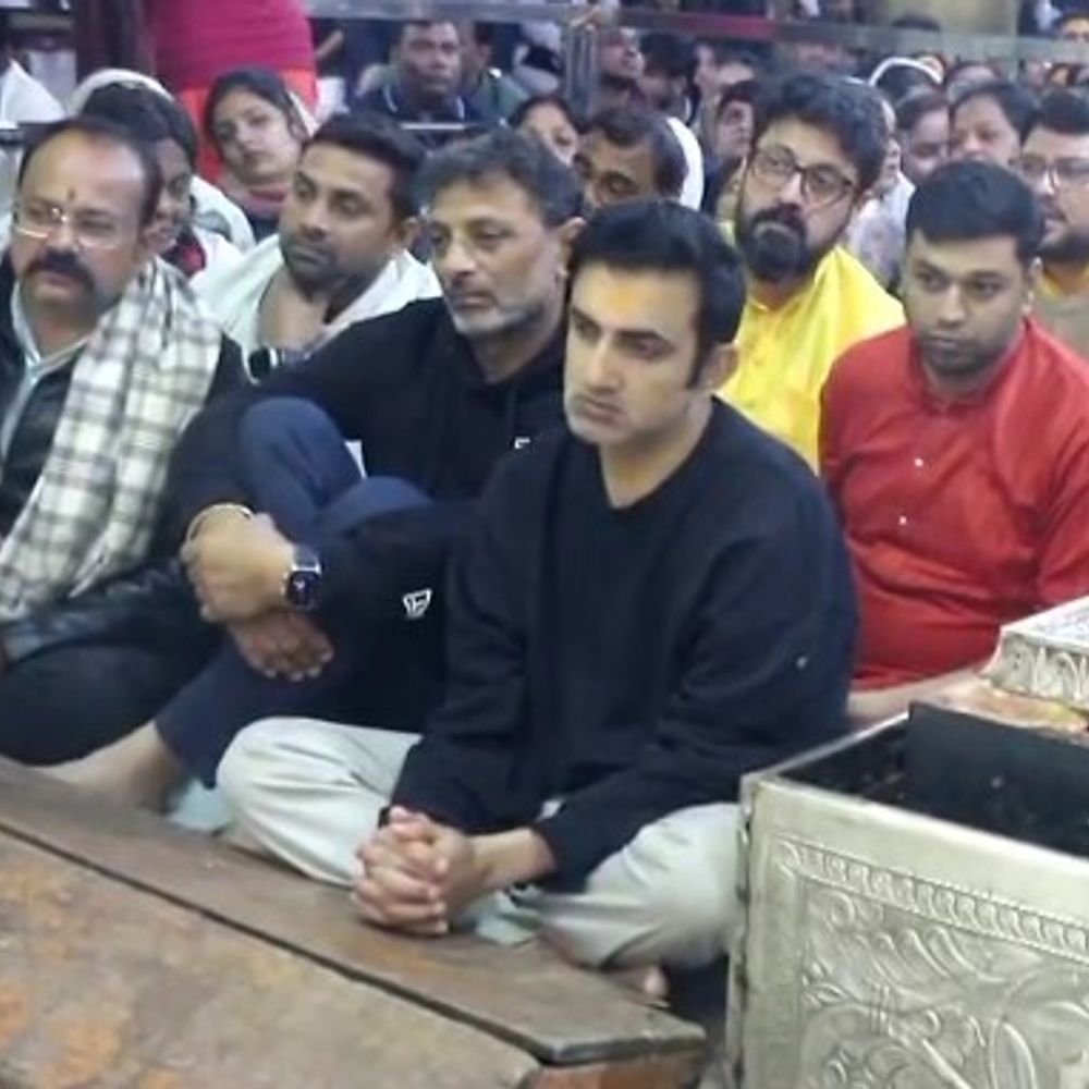 gautam-gambhir-visits-mahakal-temple-ahead-of-match-in-indore:indian-team-coaches-attend-bhasma-aarti,-pray-for-victory-before-india-new-zealand-clash-on-18-jan
