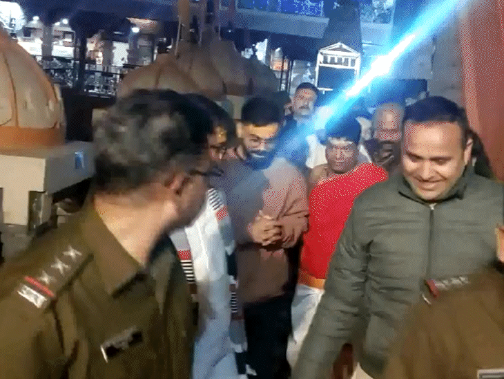 watch-|-virat,-kuldeep-visit-ujjain’s-mahakaleshwar-temple:indian-cricketers-offer-prayers-ahead-of-odi-series-decider-on-18-jan