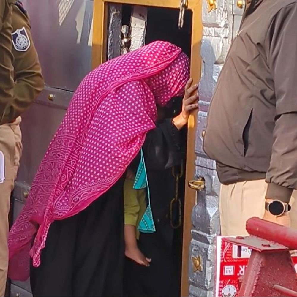 suspended-si-caught-at-dilawar’s-house:army-i-card-in-son’s-name-found-after-10-crore-md-drugs-seized,-family-members-jailed