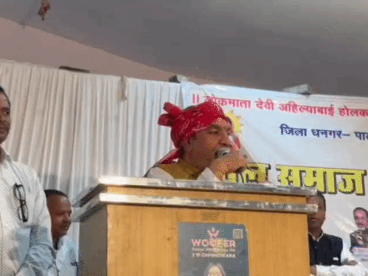 chhindwara-bjp-district-president’s-casteist-remark-triggers-anger-across-communities:sheshrao-yadav-speaks-against-dalits,-brahmins;-sitting-mp-present-during-event