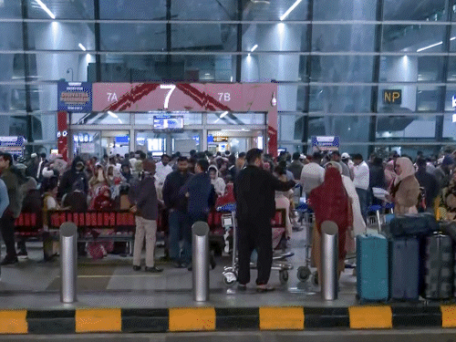 61%-passengers-say-₹22.2-crore-fine-on-indigo-inadequate:penalty-trivial-compared-to-hardship-faced-by-3-lakh-flyers-in-december