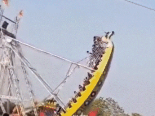 swing-breaks-and-fell-at-jhabua’s-fair:children-jumped-to-safety;-14-injured,-two-critical