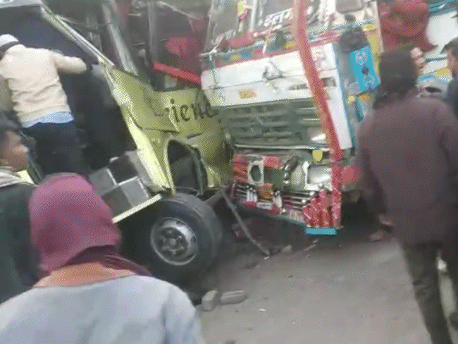 truck-hits-indore-bound-bus-in-rajgarh:after-losing-control,-vehicle-crashes-into-house;-injures-12-people-including-two-bike-riders-nearby