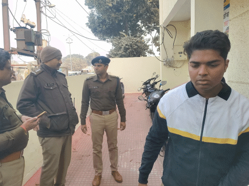 fake-robbery-case-involving-bjp-leader’s-son-exposed-in-gwalior:₹2.5-lakh-‘loot’-story-fabricated-after-college-fee-money-was-spent,-police-reveal
