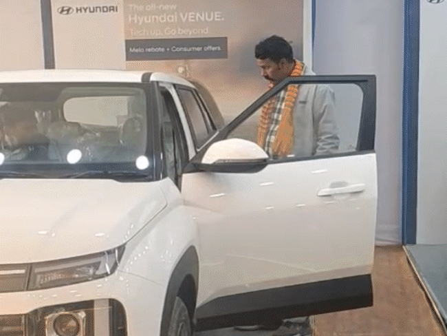 cars-from-gwalior-trade-fair-head-to-haryana,-delhi,-up:8,000-cars-pre-booked-in-25-days;-50%-road-tax-discount-starts-today