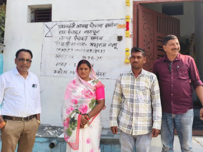 panchayat-president-posts-letters-on-social-media,-calls-sarpanchs-to-bungalow:cm-helpline-receives-complaint,-sarpanchs-say,-‘president’s-husband-is-blackmailing-them’