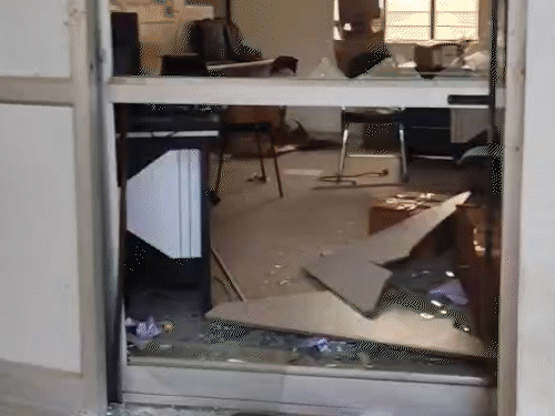 कानपुर-में-दिल्ली-पुलिस-भर्ती-परीक्षा-में-हंगामा:नाराज-छात्रों-ने-कंप्यूटर-दरवाजे-तोड़े,-कहा-सर्वर-फाल्ट-नहीं,-कोई-धांधली-हुई