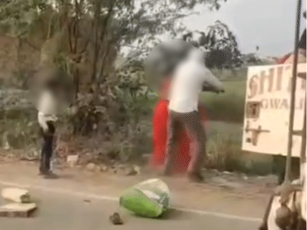 bus-conductor-assaults-woman-over-excess-fare-in-gwalior:throws-her-onto-road;-minor-child-pleads-helplessly,-clip-surfaces-online
