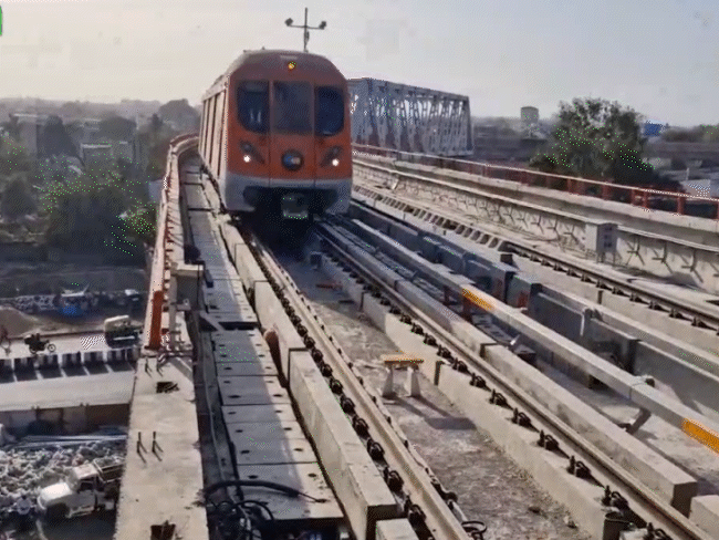 3-coach-bhopal-metro-averages-only-30-passengers:1-month-of-commercial-operations-completed,-ridership-far-below-expectations;-raising-concerns-about-metro-usage