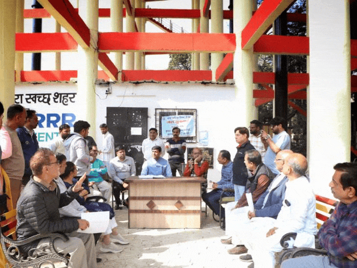 indore-residents-raise-water-issues-with-mayor:ward-49-hearing-held-at-mahavir-bagh-tank,-mayor-pushyamitra-bhargav-urges-dialogue-for-swift-solutions