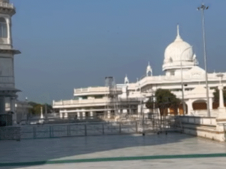 sexual-video-allegations-rock-anandpur-dham-ashram-in-mp:ashram-women-argue-saints-perform-year-long-penance;-if-saints’-minds-waver-at-times,-what-is-wrong?