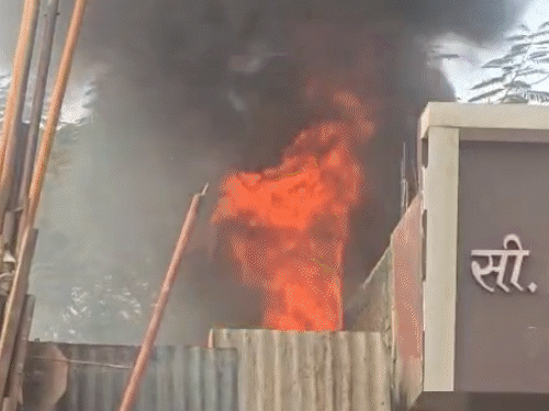 ujjain-violence-sparks-tension-between-two-communities:bus-set-on-fire,-former-councillor-azad’s-shop-torched,-mob-pelts-stones,-one-person-injured-overnight