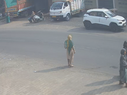 speeding-bike-hits-woman-crossing-road-in-dhar:impact-flung-her-into-air,-victim-dies-on-spot;-cctv-captures-accident