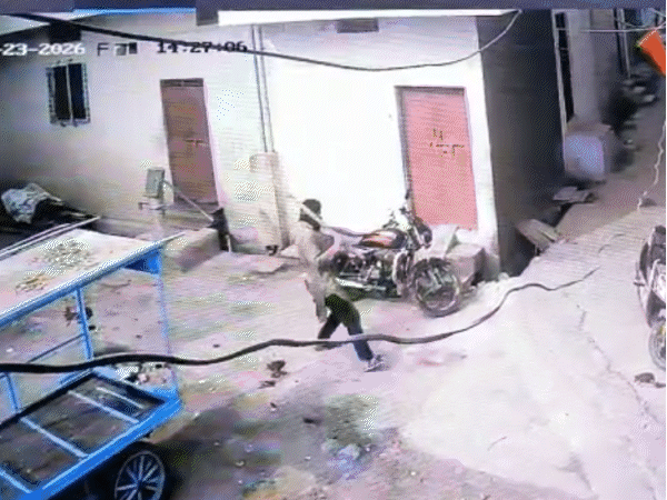 15-photos-showing-ujjain’s-tarana-communal-tensions:buses,-cars-torched;-homes-vandalised-as-armed-rioters-spark-panic,-child-flees-and-women-lock-doors