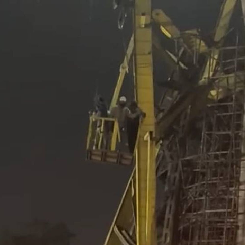 under-construction-bridge-pillar-collapses-in-jabalpur:1-worker-dies,-2-critically-injured;-rescue-operations-underway-and-construction-work-temporarily-halted