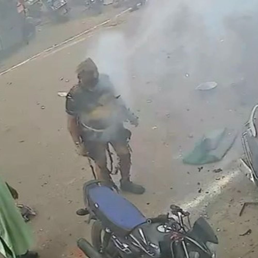 ratlam-gun-shop-explosion-caught-on-cctv:4-injured,-over-50-firearms-seized;-youth-buying-gunpowder-among-injured