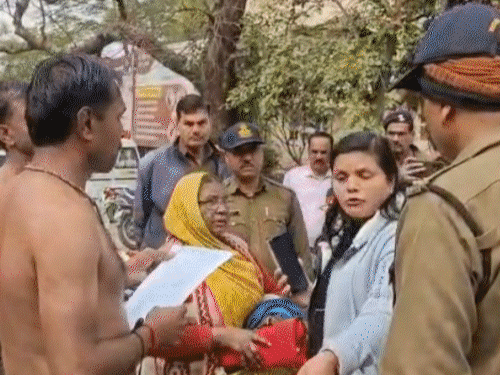 tehsildar-loses-temper-during-narmadapuram-public-hearing-row:family-pleads-for-justice,-touches-officer’s-feet-after-jail-threat-over-semi-naked-protest-at-collectorate
