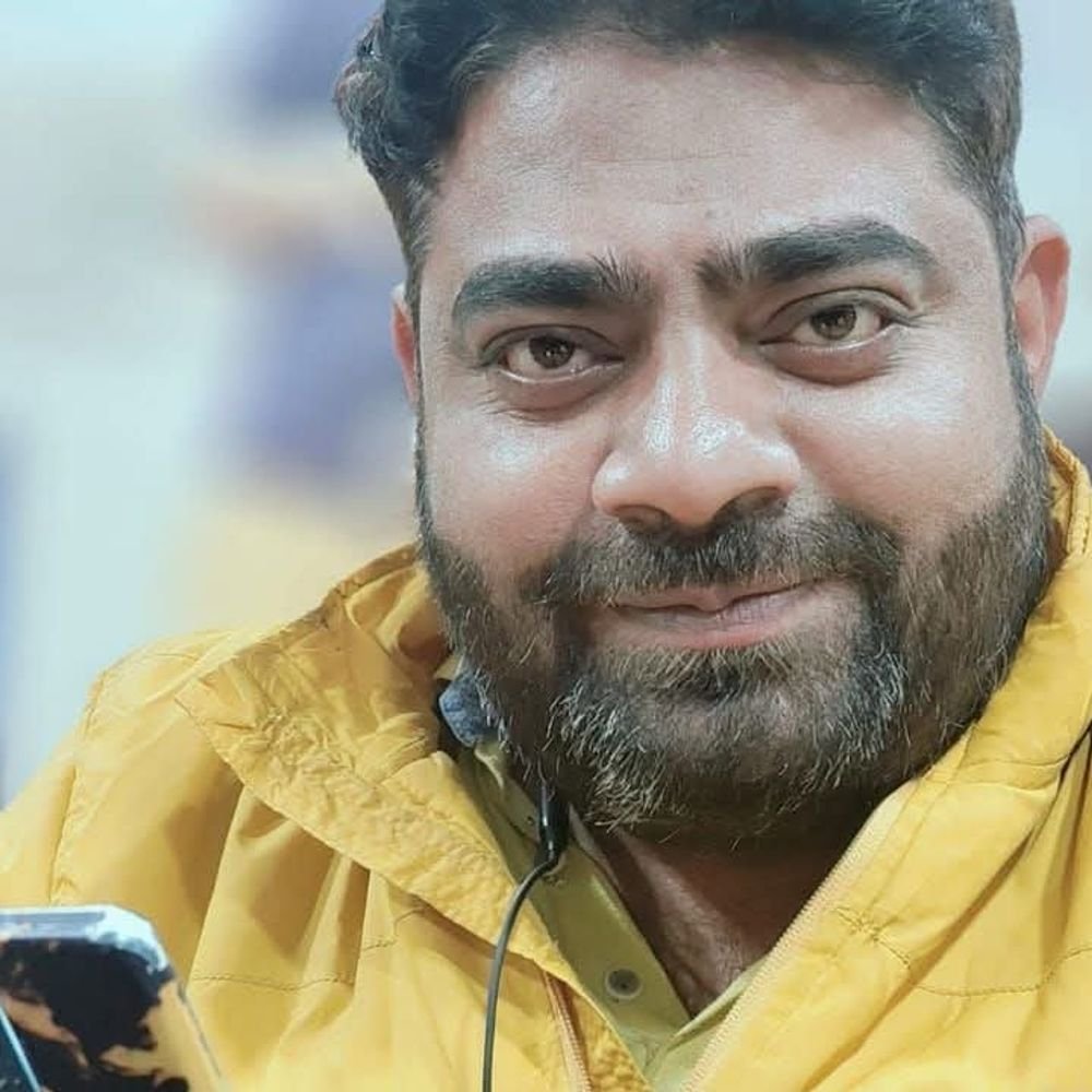 bjp-leader-assaults-young-woman-in-satna:video-shows-him-slapping-her-6-times;-she-pleads-desperately-to-be-released-immediately