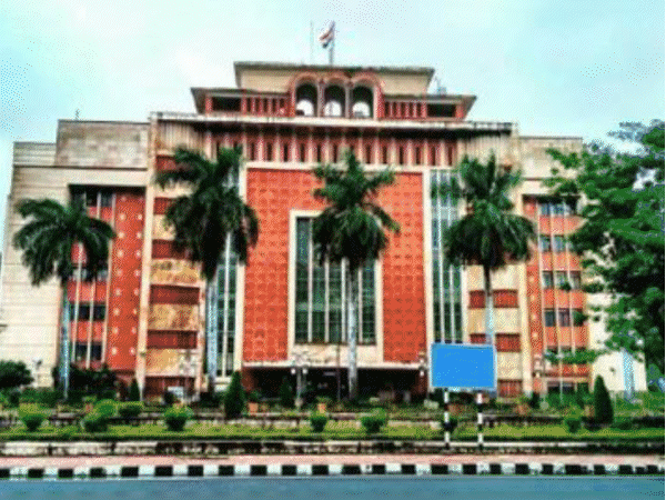 tribal-girls-carry-firewood-outside-ministry-office:16-lakh-people-can’t-refill-gas-cylinder-every-year;-many-families-lack-connections