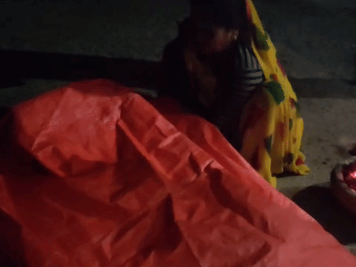 ambulance-fails-to-reach,-woman-delivers-under-mobile-torchlight:family-covers-her-with-tarpaulin;-mother-and-child-lie-on-ground-for-3-hours