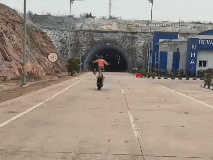 deadly-bike-stunt-in-mp’s-longest-tunnel:youth-crosses-2.28-km-mohania-tunnel-standing-on-bike;-police-launch-probe