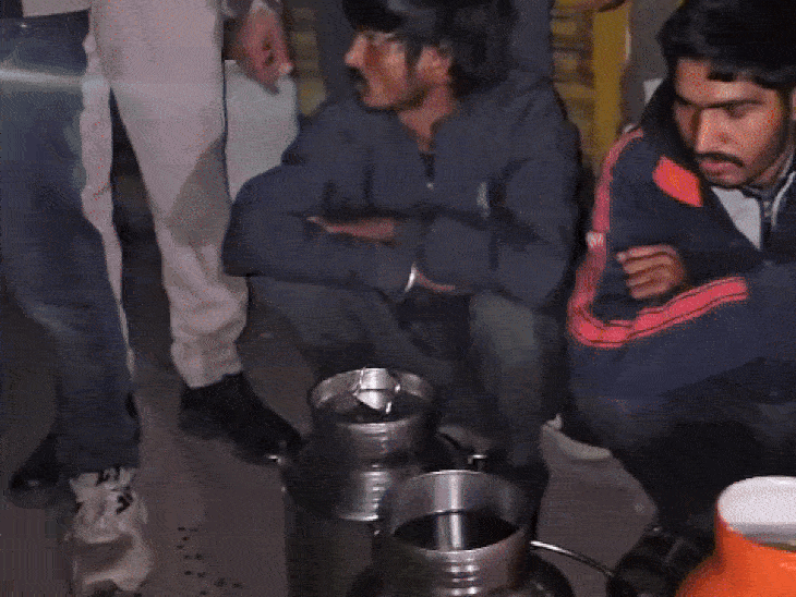 mandsaur-police-seize-150-litres-of-fake-ghee:2-gujarat-brothers-mix-chemicals,-frangrance-and-dalda-soyabean-oil;-sell-for-₹200/kg-in-villages